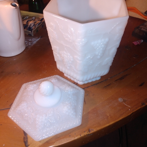 storage container - Picture 2 of 4